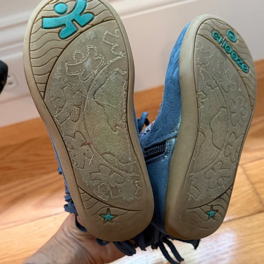 Chooze Kids Moccasins with Blue and Multicolor Design